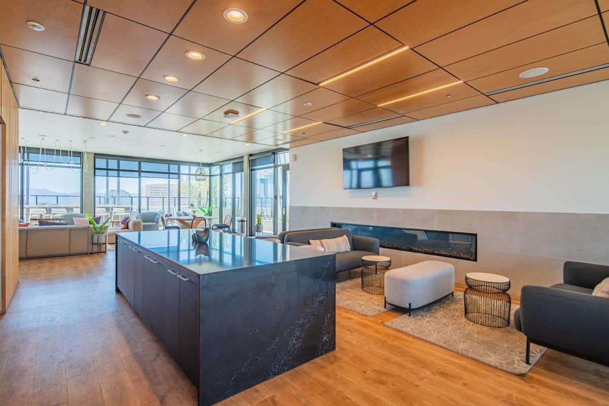 Apartamento Detailed 2Bd, Highrise Dt, Pool, Gym, Parking, Sleeps 8 Phoenix Exterior foto