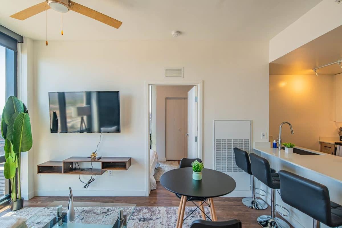 Apartamento Detailed 2Bd, Highrise Dt, Pool, Gym, Parking, Sleeps 8 Phoenix Exterior foto